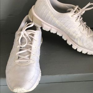 White Asics Gel-Quantum 180